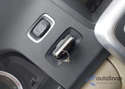 2013 Volvo S60 T5/T5 Platinum/T5 Premier/T5 Premier Plus z USA, uszkodzony, nr VIN YV1612FSXD2198425